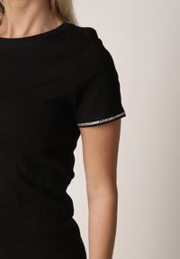 Born2be - Czarny Bawełniany T-shirt z Cyrkoniami przy Rękawach Pronolea. Okazja: na co dzień. Kolor: czarny. Materiał: bawełna. Wzór: aplikacja. Styl: casual, klasyczny #5