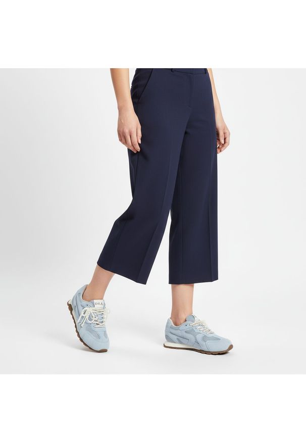 Sneakersy damskie S.Barski, cholewka skóra naturalna zamszowa perforowane wstawki wiązanie klasyczne fason niski zaokrąglony nosek kontrastowa podesz. Kolor: niebieski. Materiał: zamsz, skóra. Szerokość cholewki: normalna