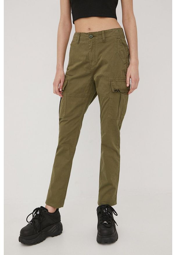 Superdry spodnie damskie kolor zielony fason cargo high waist. Stan: podwyższony. Kolor: zielony. Materiał: bawełna, tkanina