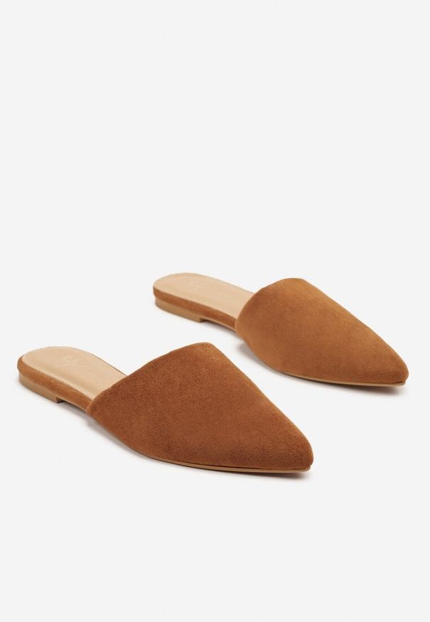 Born2be - Brązowe Klapki w Stylu Muli Arivria. Okazja: na co dzień. Kolor: brązowy. Sezon: lato, wiosna. Styl: elegancki, casual
