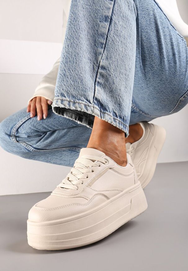 Born2be - Beżowe Sneakersy na Tłoczonej Grubej Podeszwie Vaitessa. Okazja: na spacer, na co dzień. Kolor: beżowy. Materiał: jeans. Sport: turystyka piesza