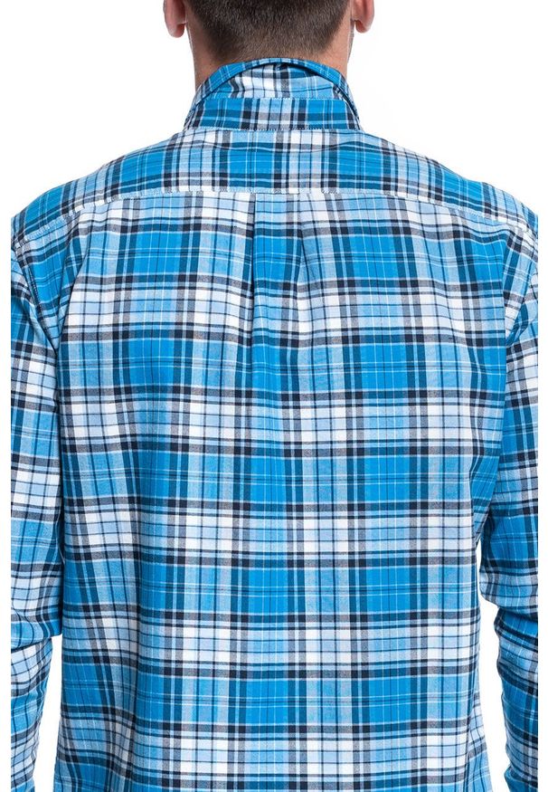 Wrangler - KOSZULA MĘSKA WRANGLER LS 1PKT BUTTON DOWN PARISIAN BLUE W5A3BMX96 112130022. Typ kołnierza: button down