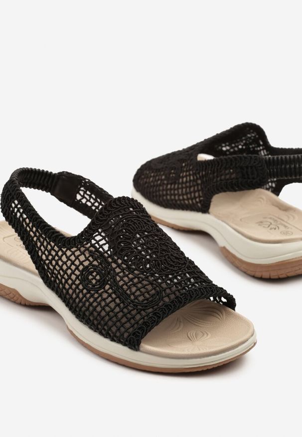 Renee - Czarne Wsuwane Sandały z Siateczką w Stylu Ażurowym Wivine. Okazja: na spacer. Zapięcie: bez zapięcia. Kolor: czarny. Materiał: jeans. Wzór: ażurowy. Sezon: lato. Styl: elegancki