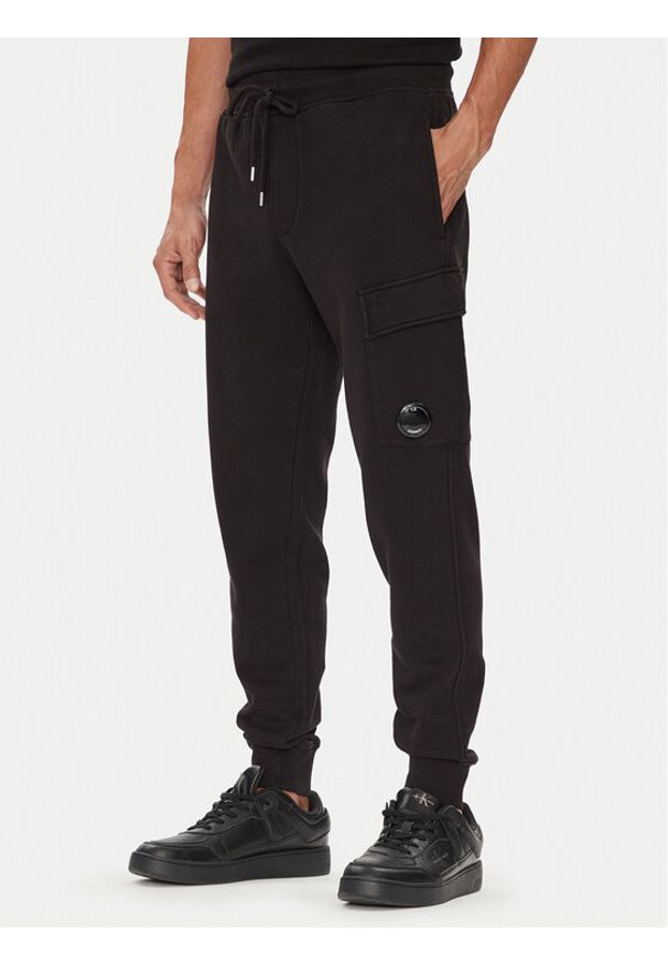 C.P. Company Spodnie dresowe RFCMSP720A006372G Czarny Regular Fit. Kolor: czarny. Materiał: bawełna
