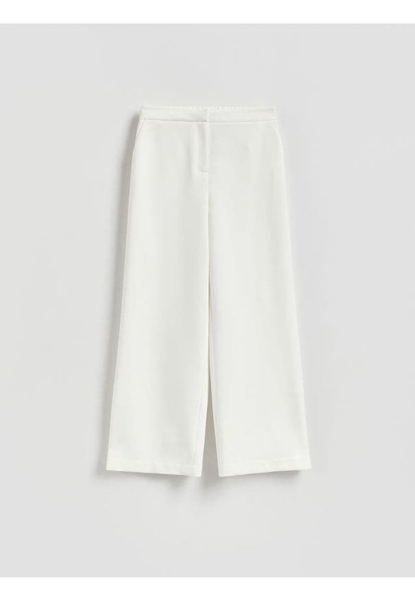 Reserved - Spodnie z szerokimi nogawkami - biały. Kolor: biały. Materiał: wiskoza, tkanina