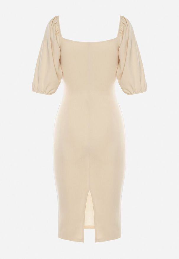 Born2be - Beżowa Sukienka Dopasowana z Paskiem i Klamrą w Talii oraz Bufiastymi Rękawami Lurdia. Okazja: na ślub cywilny, na wesele. Kolor: beżowy. Wzór: aplikacja. Styl: elegancki