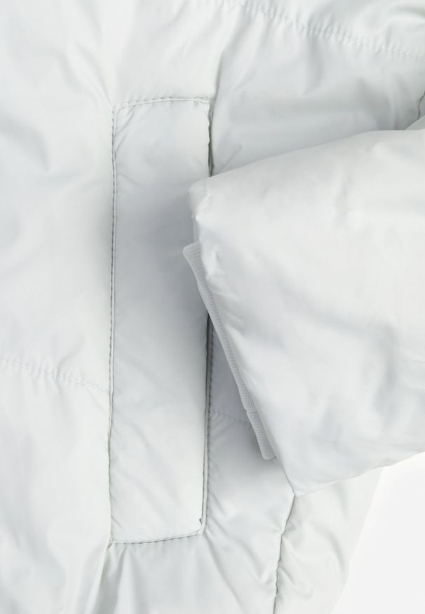 Born2be - Miętowa Pikowana Kurtka z Kapturem i Lekkim Ociepleniem Ninirila. Okazja: na spacer. Typ kołnierza: kaptur. Kolor: miętowy. Materiał: jeans. Długość: krótkie. Styl: elegancki, klasyczny