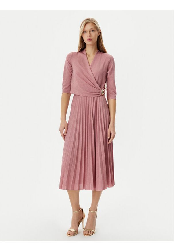 Rinascimento Sukienka koktajlowa CFC0122980003 Różowy Regular Fit. Kolor: różowy. Materiał: wiskoza. Styl: wizytowy