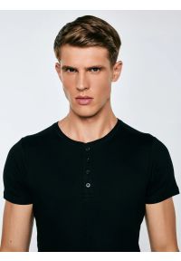 Big-Star - Koszulka męska z prążkowanej dzianiny czarna Basicag 906. Okazja: na co dzień. Kolor: czarny. Materiał: dzianina, prążkowany. Styl: casual #3
