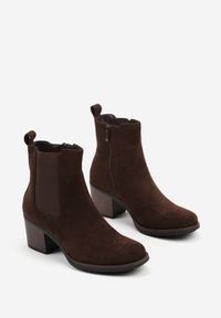 Born2be - Brązowe Botki na Obcasie Typu Sztyblety Candria. Okazja: na co dzień. Kolor: brązowy. Materiał: jeans. Wzór: aplikacja. Obcas: na obcasie. Styl: klasyczny, casual, elegancki. Wysokość obcasa: średni #6