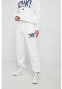 Tommy Jeans Spodnie męskie kolor biały z aplikacją. Kolor: biały. Materiał: bawełna, dzianina. Wzór: aplikacja