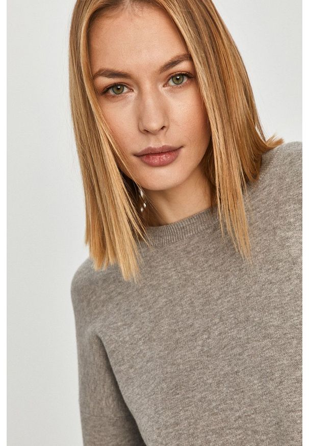 Answear Lab Sweter damski kolor szary. Kolor: szary. Materiał: dzianina. Długość rękawa: długi rękaw. Długość: długie. Styl: wakacyjny