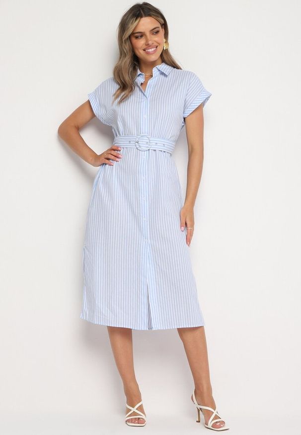 Born2be - Niebieska Bawełniana Sukienka Koszulowa z Materiałowym Paskiem w Talii Nelarinda. Typ kołnierza: kołnierzyk klasyczny. Kolor: niebieski. Materiał: bawełna, materiał. Typ sukienki: koszulowe. Styl: elegancki, klasyczny