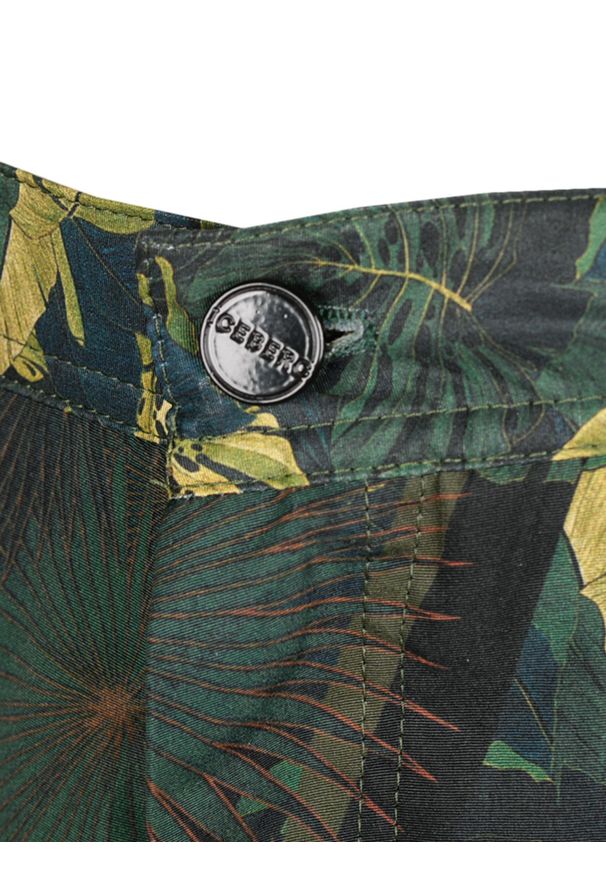 Iceberg Szorty | D031 5416 0001 | Mężczyzna | Zielony. Okazja: na co dzień. Kolor: zielony. Materiał: poliester. Wzór: kwiaty, nadruk, aplikacja. Styl: casual