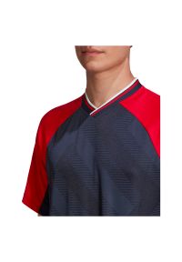 Adidas - Koszulka piłkarska adidas Jacquard Jersey FR7210. Typ kołnierza: dekolt w kształcie V. Materiał: jersey. Długość rękawa: raglanowy rękaw. Wzór: nadruk. Sport: piłka nożna #6