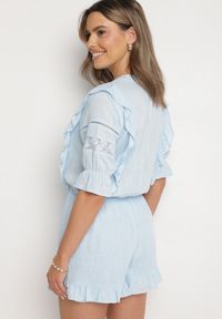 Born2be - Jasnoniebieski Kombinezon z Lnu i Wiskozy w Stylu Boho z Falbankami i Koronką Linalisse. Okazja: na co dzień. Kolor: niebieski. Materiał: koronka, wiskoza, len. Wzór: koronka. Styl: boho #4