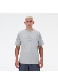 Koszulka męska New Balance MT41519AG – szara. Kolor: szary. Materiał: bawełna, dresówka. Wzór: nadruk, napisy
