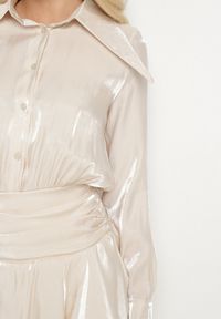 Born2be - Beżowa Sukienka z Wiskozy o Koszulowym Kroju z Falbankami Liova. Typ kołnierza: kołnierz z falbankami. Kolor: beżowy. Materiał: wiskoza. Typ sukienki: koszulowe #5