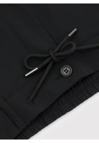 Pako Lorente - PAKO LORENTE – Czarne spodnie męskie. Kolor: czarny. Materiał: nylon, elastan. Wzór: gładki. Sezon: zima, jesień. Styl: klasyczny #7
