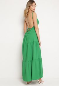 Born2be - Zielona Rozkloszowana Sukienka na Ramiączkach Zawiązywana z Tyłu z Elastyczną Gumką w Talii Grililena. Kolor: zielony. Długość rękawa: na ramiączkach #1