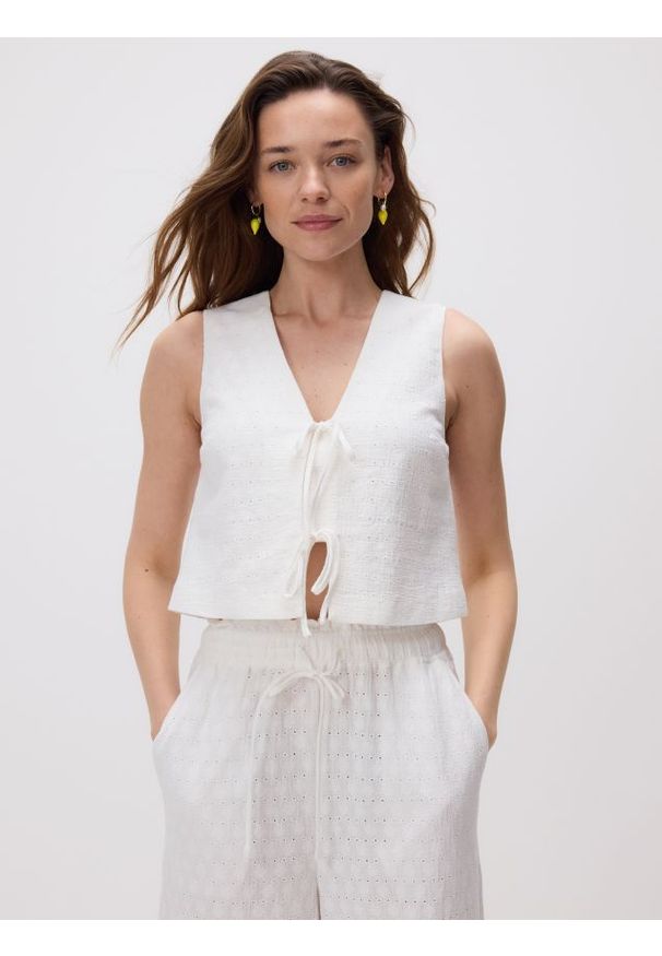 Reserved - Bawełniana kamizelka z wiązaniami - biały. Kolor: biały. Materiał: bawełna