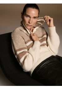 Reserved - Sweter z kołnierzykiem - złamana biel. Materiał: dzianina, wełna