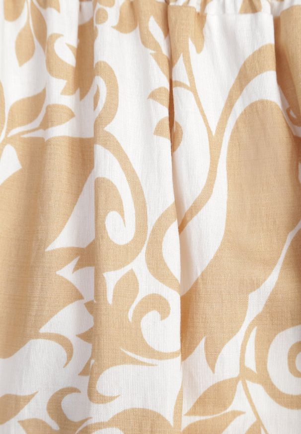 Born2be - Beżowa Rozkloszowana Sukienka z Wiskozy z Bufiastymi Rękawami w Roślinny Wzór Semea. Okazja: do pracy, na co dzień, na spotkanie biznesowe. Kolor: beżowy. Materiał: wiskoza. Sezon: lato. Typ sukienki: proste, rozkloszowane. Styl: biznesowy, casual. Długość: maxi