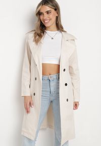 Born2be - Beżowy Płaszcz Dwurzędowy Typu Trencz z Wiązanym Paskiem Levita. Okazja: na co dzień. Kolor: beżowy. Materiał: materiał. Wzór: aplikacja. Styl: klasyczny, casual #6