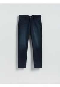 Reserved - Jeansy slim fit z efektem sprania - granatowy. Kolor: niebieski