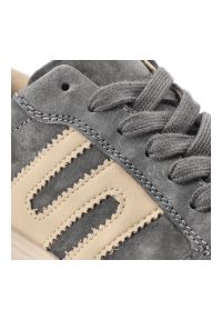 Sneakersy damskie Filippo, wykonane ze skóry naturalnej i skóry zamszowej sznurowane na wysokiej platformie, szare, DP7175/26 GR. Okazja: na co dzień. Kolor: szary. Materiał: skóra, zamsz. Szerokość cholewki: normalna. Obcas: na platformie. Styl: casual, klasyczny, elegancki #4