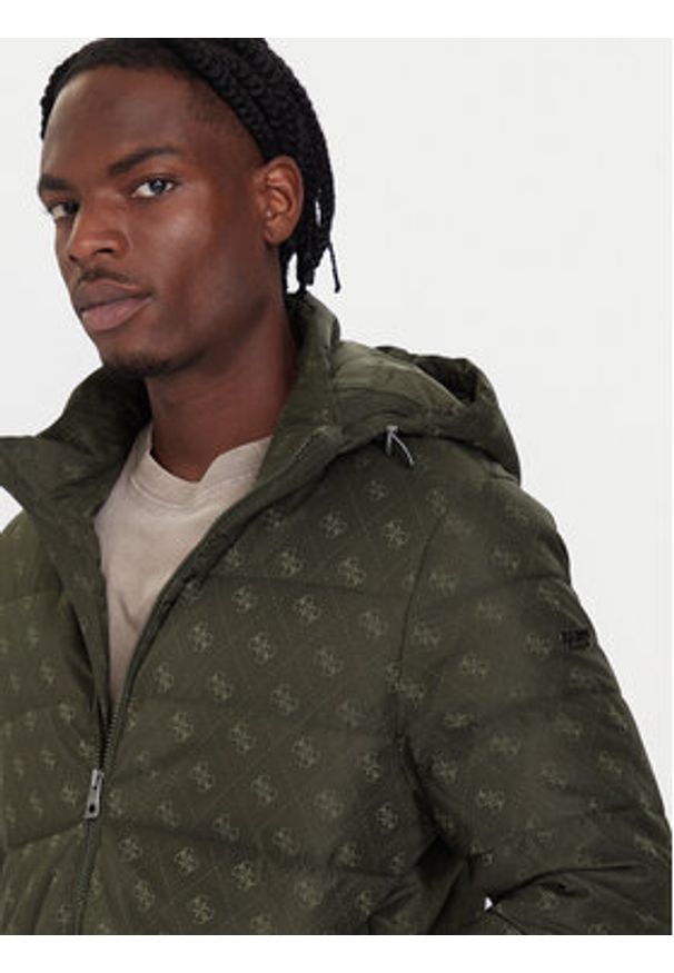 Guess Kurtka zimowa M5BL0B W2322 Khaki Relaxed Fit. Kolor: brązowy. Materiał: syntetyk. Sezon: zima