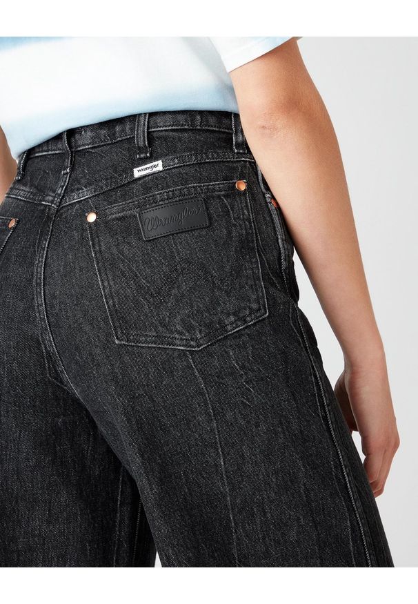 Wrangler - SPODNIE DAMSKIE WRANGLER WORLDWIDE MOUNTAIN ROCK W2H541352 112141328. Styl: rockowy