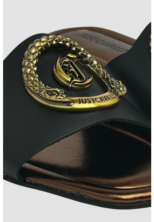 Just Cavalli - JUST CAVALLI Czarne damskie klapki Fondo Elisie Ciabatta. Kolor: czarny