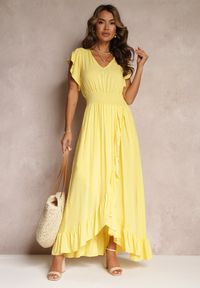 Renee - Żółta Kopertowa Sukienka z Wiskozy Ozdobiona Falbanką Carnovie. Kolor: żółty. Materiał: wiskoza. Wzór: aplikacja. Sezon: lato. Typ sukienki: kopertowe #3