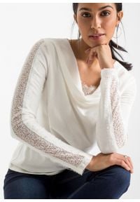 Sweter z koronką bonprix biel wełny. Kolor: biały. Materiał: koronka, wełna. Wzór: koronka
