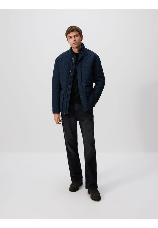 Reserved - Pikowana kurtka ze stójką - granatowy. Typ kołnierza: kołnierzyk stójkowy. Kolor: niebieski. Materiał: tkanina