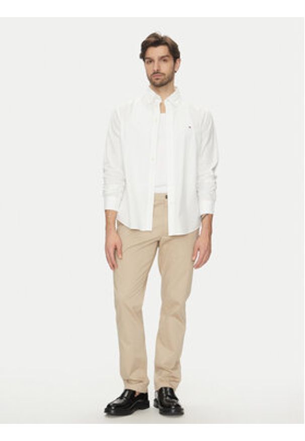 TOMMY HILFIGER - Tommy Hilfiger Chinosy Denton MW0MW37717 Beżowy Slim Fit. Kolor: beżowy. Materiał: bawełna