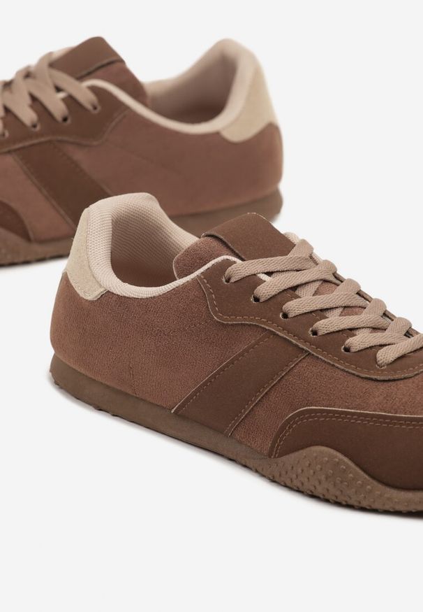 Born2be - Brązowe Sneakersy z Ozdobnym Paskiem Naliovela. Okazja: na co dzień. Zapięcie: pasek. Kolor: brązowy. Materiał: jeans