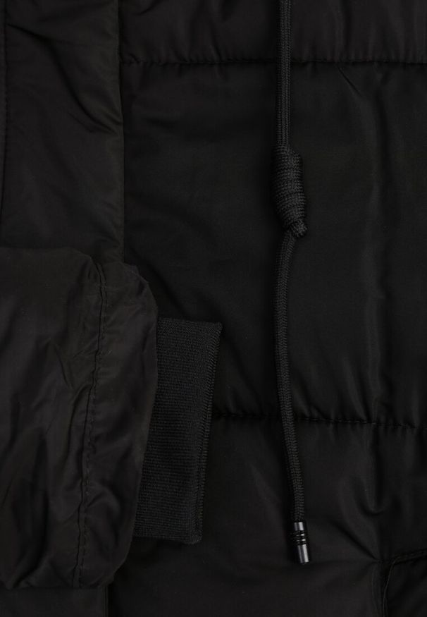 Renee - Czarna Kurtka Pikowana Puffer z Kapturem Mivvia. Typ kołnierza: kaptur. Kolor: czarny. Sezon: zima