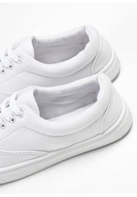 bonprix - Sneakersy z bawełnianego płótna. Okazja: na co dzień. Kolor: biały. Materiał: bawełna #3