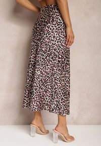 Renee - Fuksjowo-Czarna Spódnica High Waist ze Zwierzęcym Printem i Gumką w Talii Dimella. Stan: podwyższony. Kolor: różowy. Materiał: jedwab, wiskoza, materiał. Wzór: motyw zwierzęcy, nadruk. Styl: klasyczny, elegancki, wizytowy