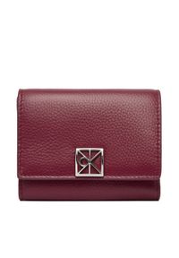 Calvin Klein Portfel Emblem Hw Pebble Trifold W/Zip LV04F1128G Bordowy. Kolor: czerwony. Materiał: skóra #1