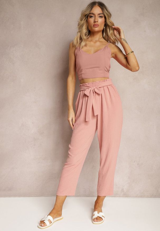 Renee - Ciemnoróżowe Spodnie High Waist Wiązane w Pasie Wykończone Gumką w Talii Dimixi. Okazja: na co dzień. Stan: podwyższony. Kolor: różowy. Styl: casual
