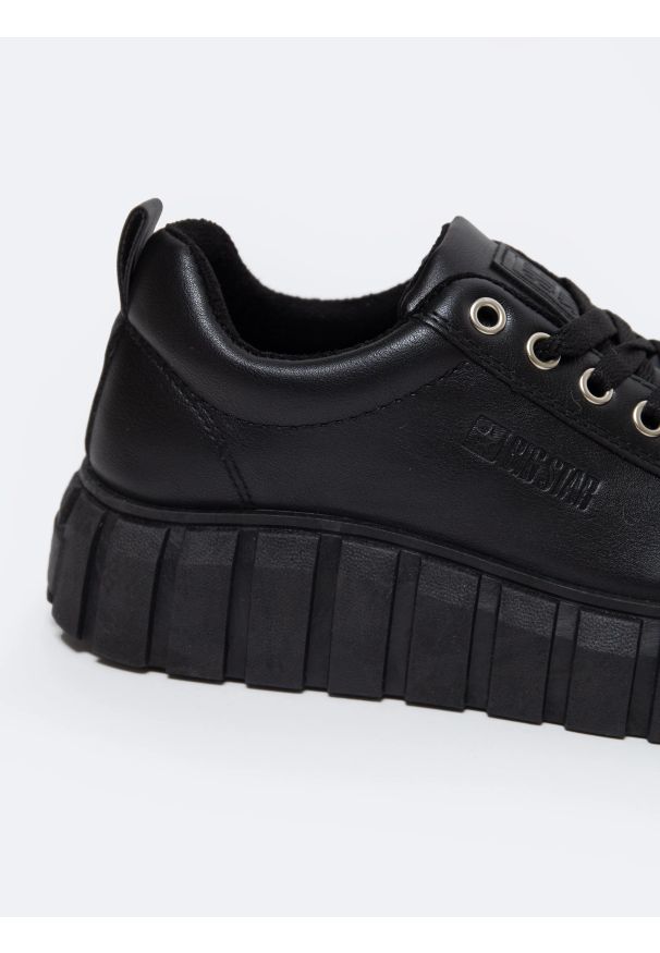 Big-Star - Sneakersy damskie czarne MM274617 906. Okazja: na co dzień, na spacer. Nosek buta: okrągły. Kolor: czarny. Materiał: skóra ekologiczna, guma. Sport: turystyka piesza