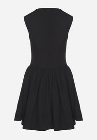 Born2be - Czarna Rozkloszowana Sukienka Ozdobiona Kwadratowym Dekoltem Halelira. Okazja: na co dzień. Typ kołnierza: dekolt kwadratowy. Kolor: czarny. Wzór: aplikacja. Typ sukienki: rozkloszowane, proste. Styl: klasyczny, casual, elegancki #2