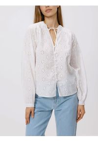 Reserved - Koszula z ażurowym wzorem - biały. Kolor: biały. Materiał: bawełna, tkanina. Wzór: ażurowy #1