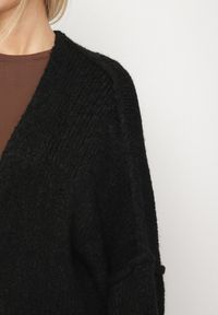 Born2be - Czarny Nietoperzowy Kardigan Bez Zapięć z Domieszką Wełny i Wiskozy Rallisa. Okazja: na co dzień. Kolor: czarny. Materiał: wełna, wiskoza. Wzór: gładki. Styl: casual #6