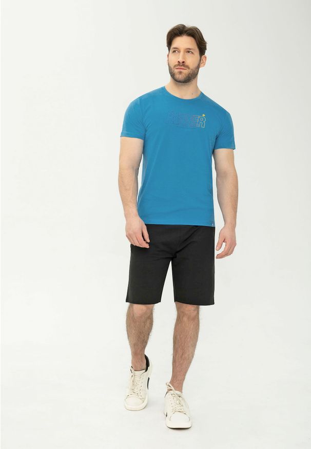 Volcano - Niebieski męski t-shirt z nadrukiem T-RUNNER. Okazja: na spacer. Kolor: niebieski. Materiał: materiał, bawełna, tkanina, skóra. Długość rękawa: krótki rękaw. Długość: krótkie. Wzór: nadruk. Styl: klasyczny, sportowy