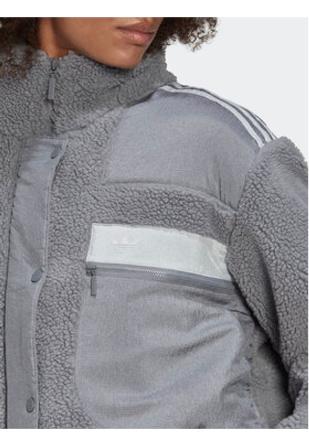 Adidas - adidas Kurtka zimowa Sherpa HK5256 Szary Relaxed Fit. Kolor: szary. Materiał: syntetyk. Sezon: zima