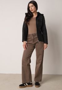 Born2be - Czarna Pikowana Kurtka Przejściowa z Kapturem z Lamówką i Ściągaczami Zidara. Okazja: na spacer. Typ kołnierza: kaptur. Kolor: czarny. Materiał: poliester, jeans, dresówka #5